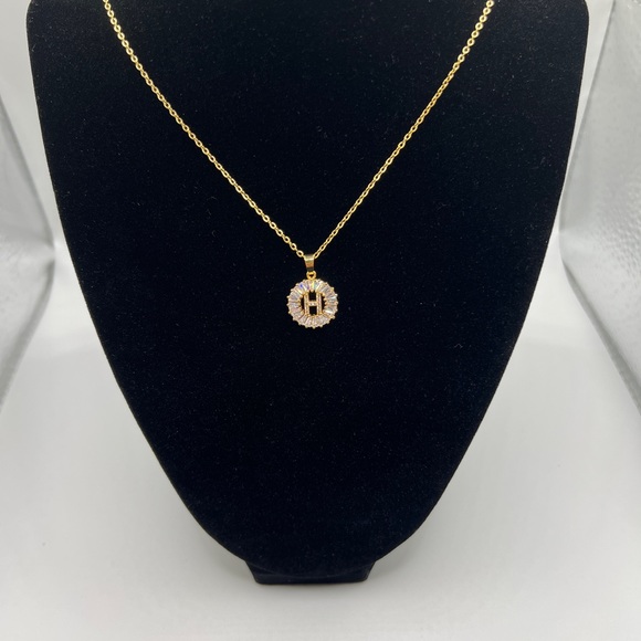 Jewelry - ❣️New Gold letter H Necklace